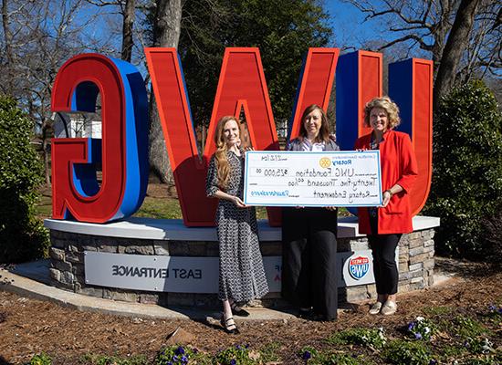 L to R: Allyson Bretch ’14, interim vice president for university advancement and interim CEO of 澳门新普京注册’s philanthropic foundations; Jessica Ainsworth ’06 ’16, Carrollton Dawnbreakers president; and Sarah Powell, 澳门新普京注册 assistant vice president and chief of staff