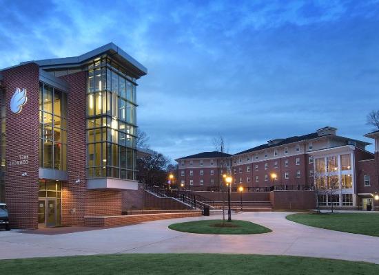 Gathering area where the East Commons building meets with one of 澳门新普京注册's residence halls. 